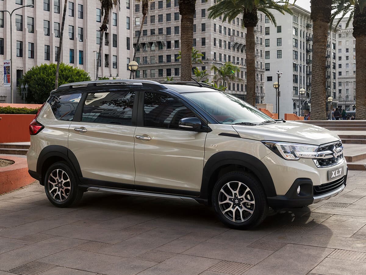 Suzuki XL7 III — Yandan