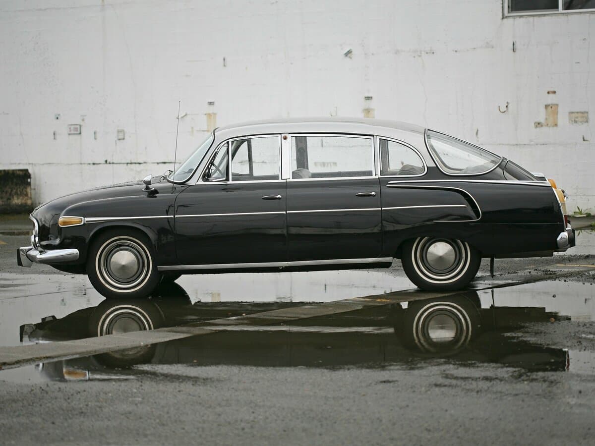 Tatra T603 II — Yandan
