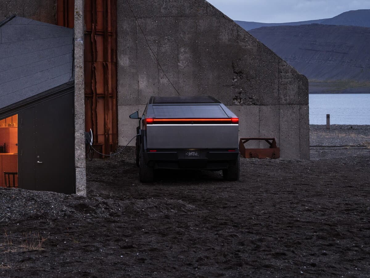 Tesla Cybertruck 2023 – indiyədək — Arxadan