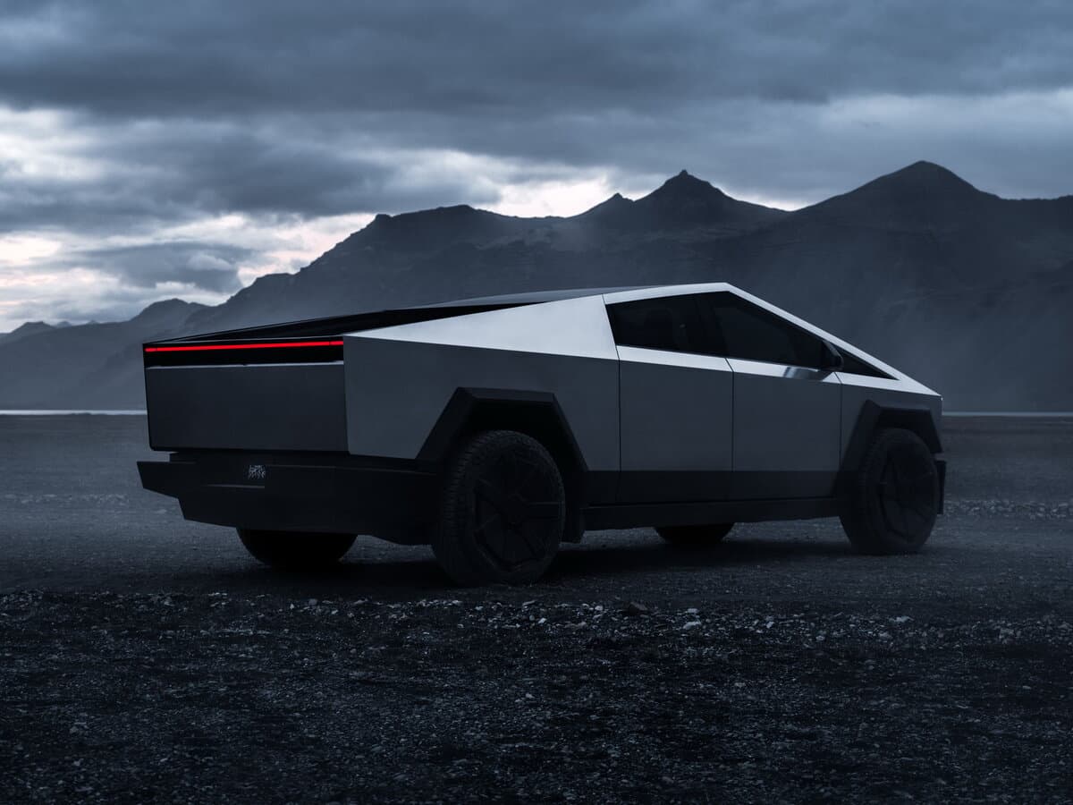 Tesla Cybertruck 2023 – indiyədək — 3/4 arxadan