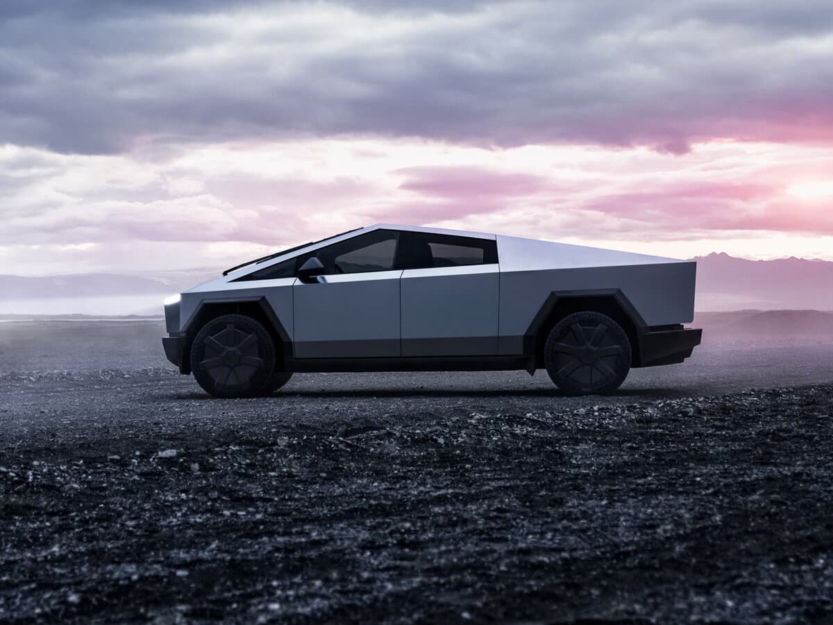 Tesla Cybertruck 2023 – indiyədək — Yandan
