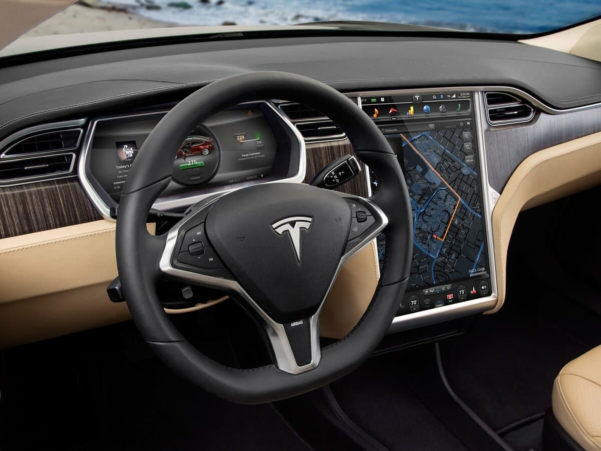 Tesla Model S I — Sükan
