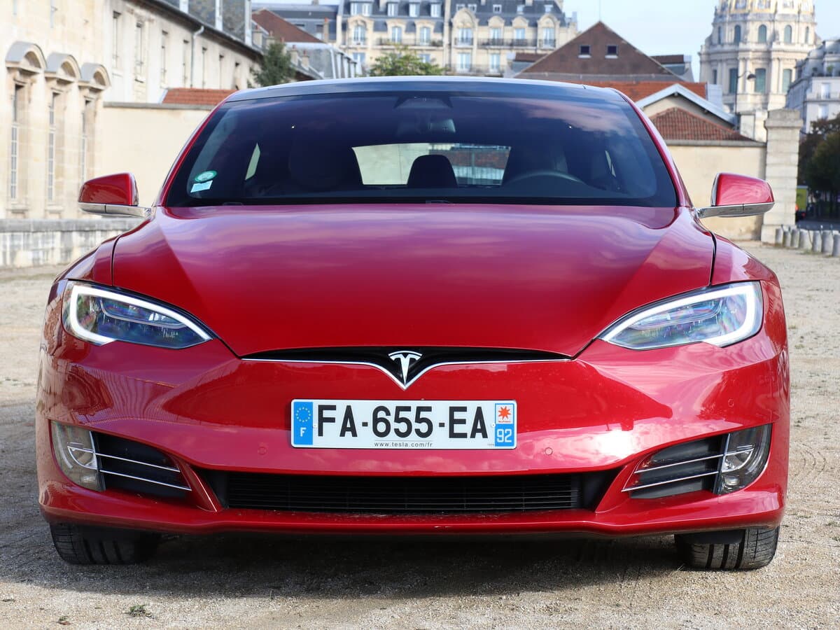 Tesla Model S I Restayling — Öndən