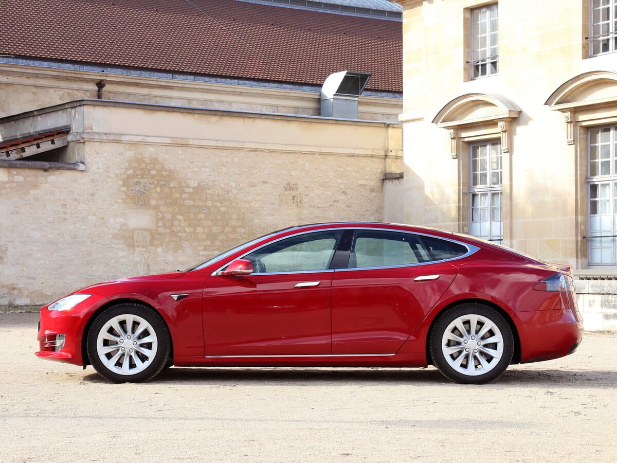 Tesla Model S I Restayling — Yandan
