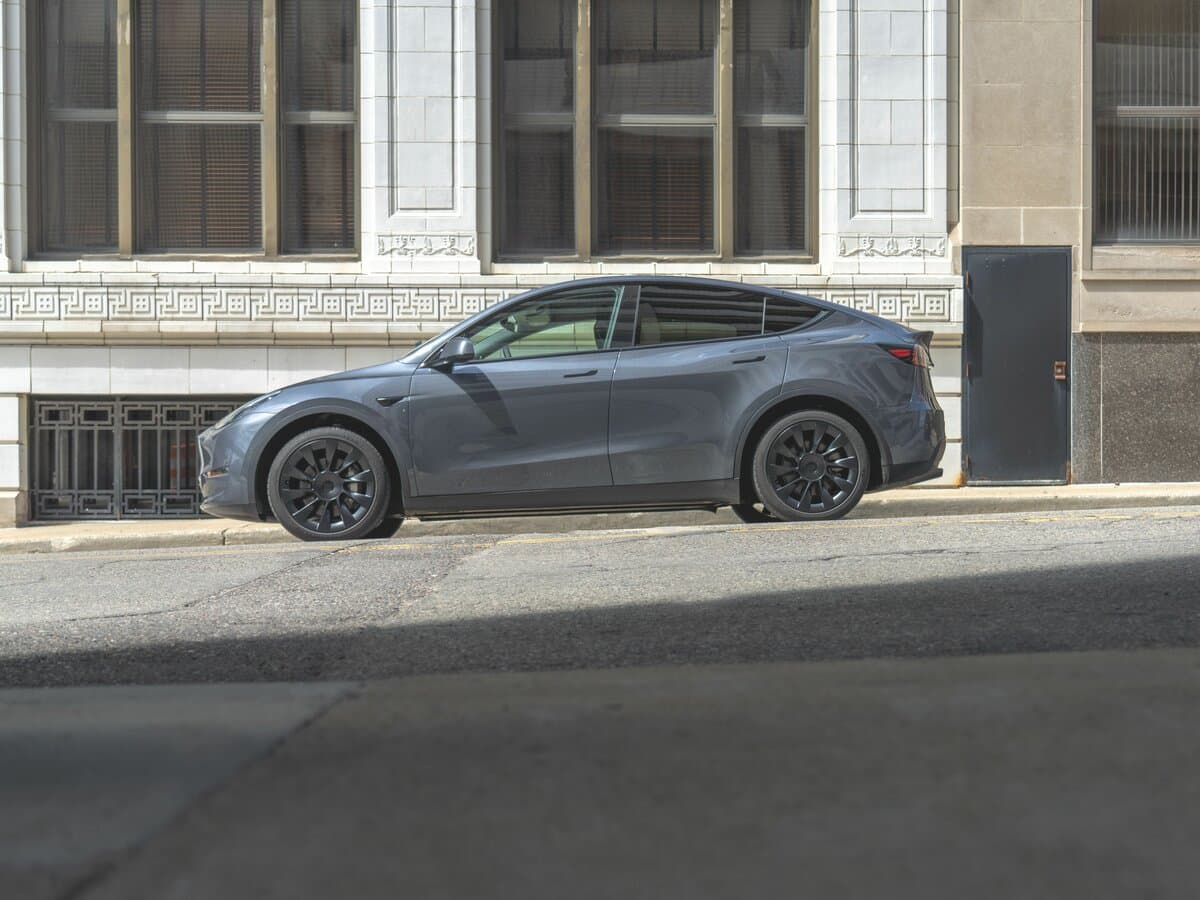 Tesla Model Y I — Yandan