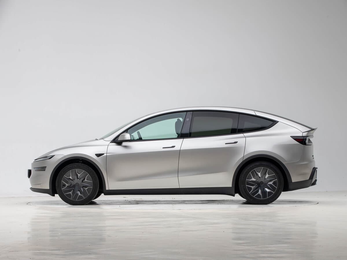 Tesla Model Y I Restayling — Yandan