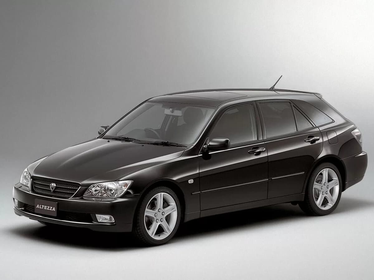 Toyota Altezza 1998 – 2005 — Öndən