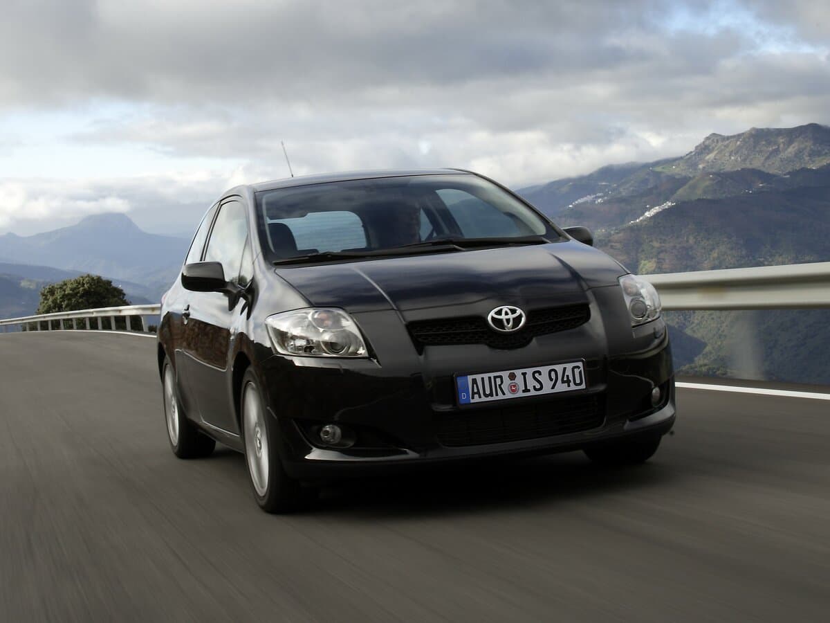 Toyota Auris I — Öndən