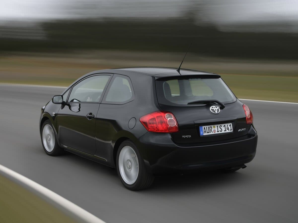 Toyota Auris I — 3/4 arxadan