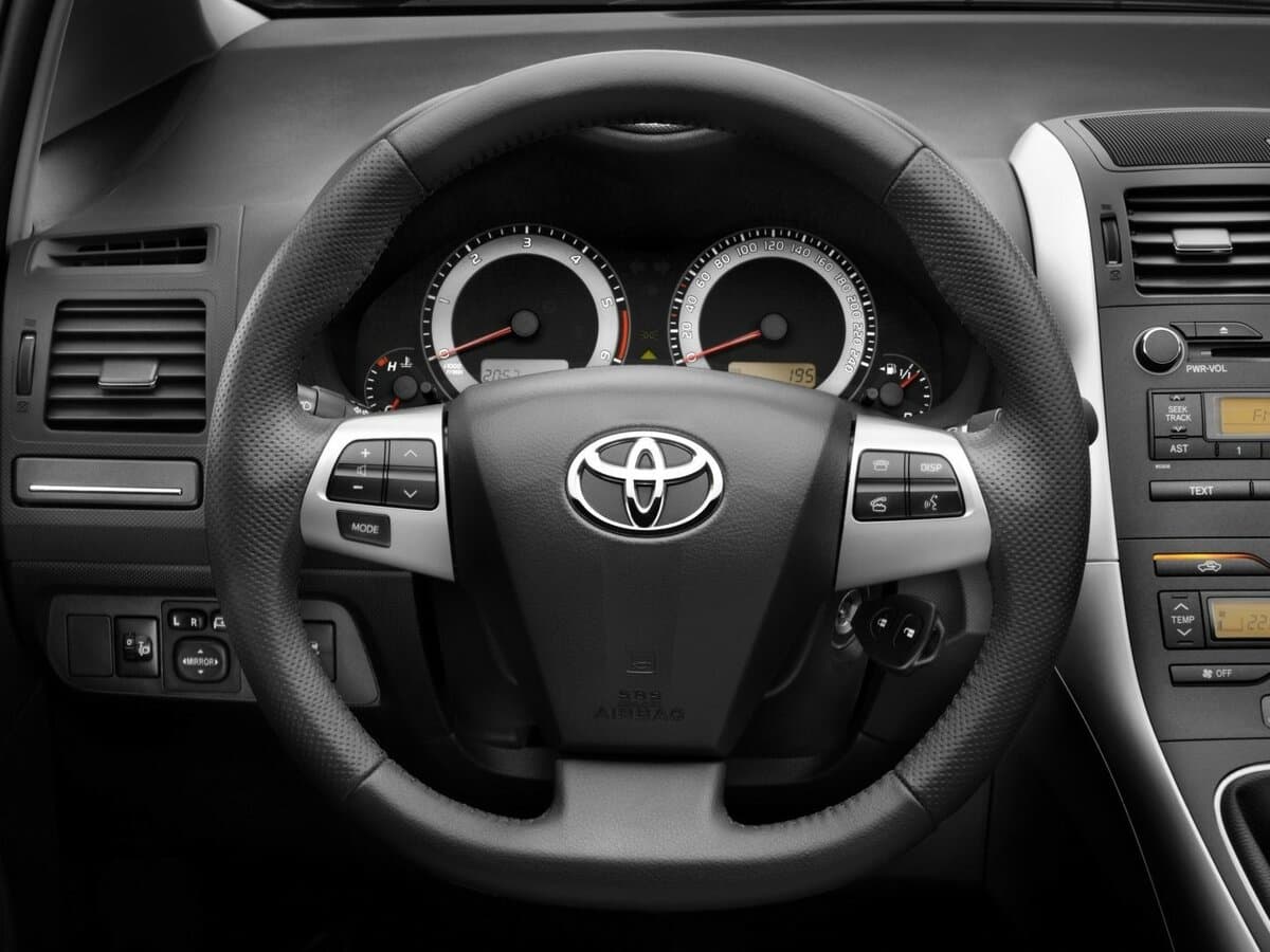 Toyota Auris I Restayling — Sükan