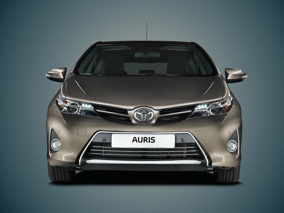 Toyota Auris II — Öndən