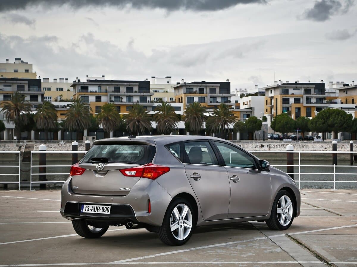 Toyota Auris II — 3/4 arxadan