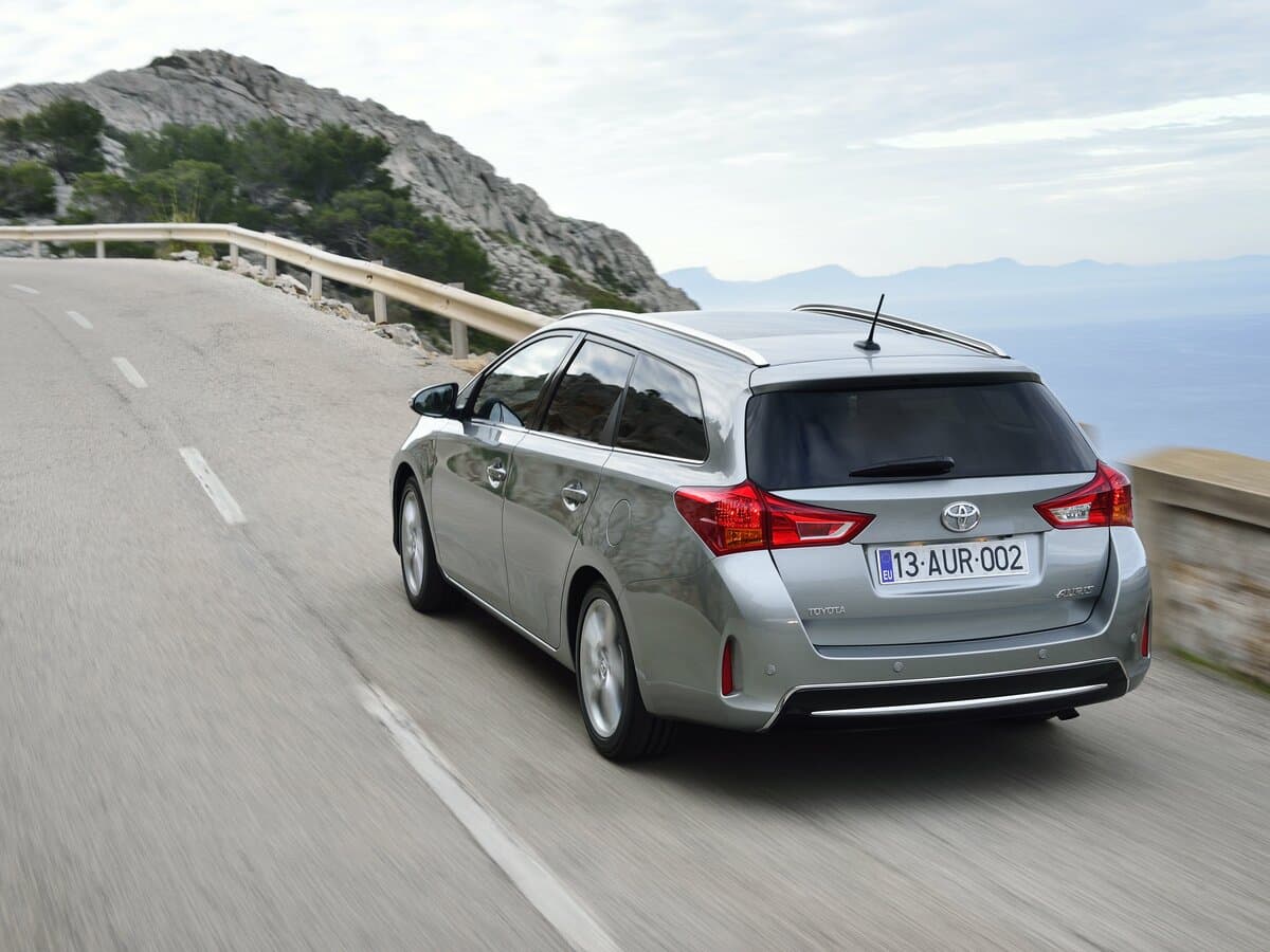 Toyota Auris II — 3/4 arxadan