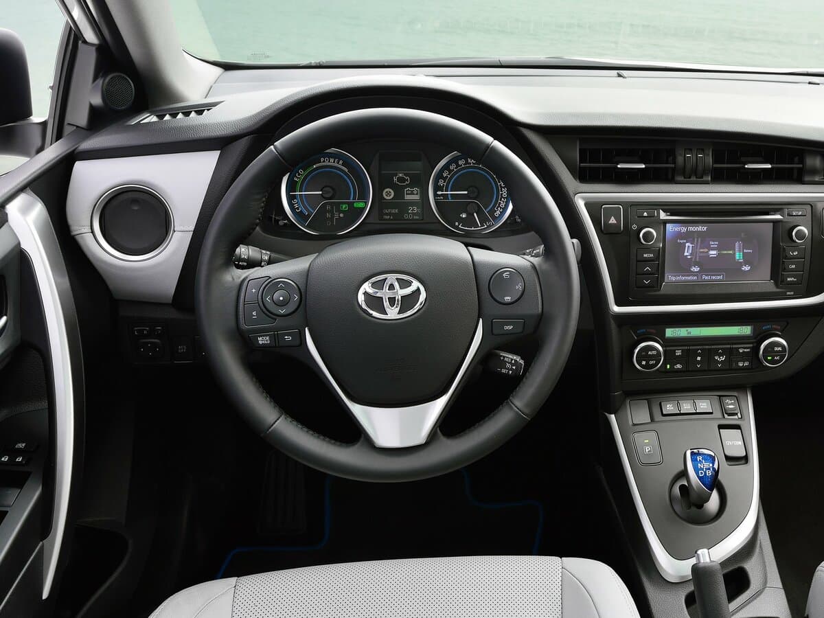 Toyota Auris II — Sükan