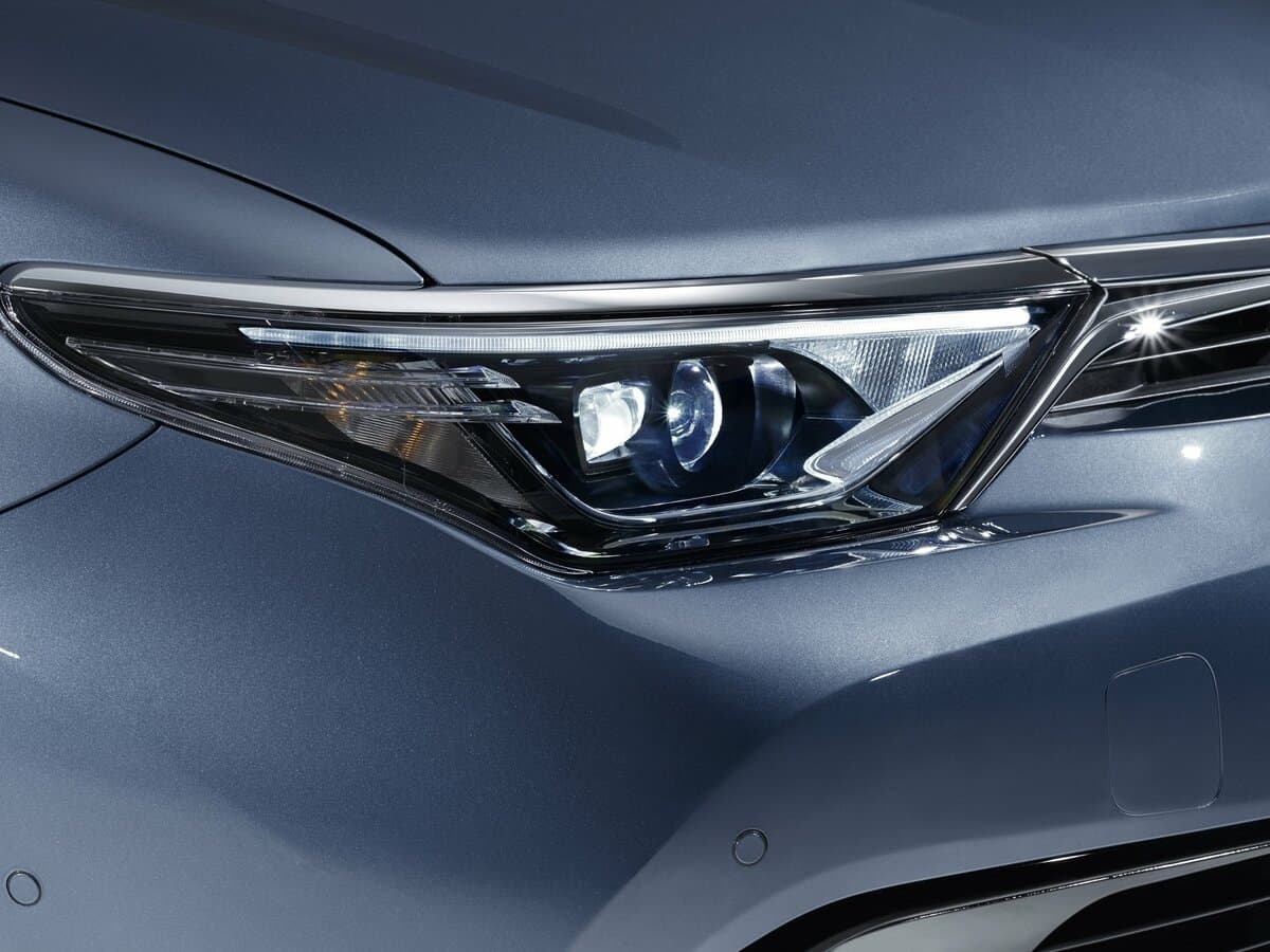 Toyota Auris II Restayling — Fara