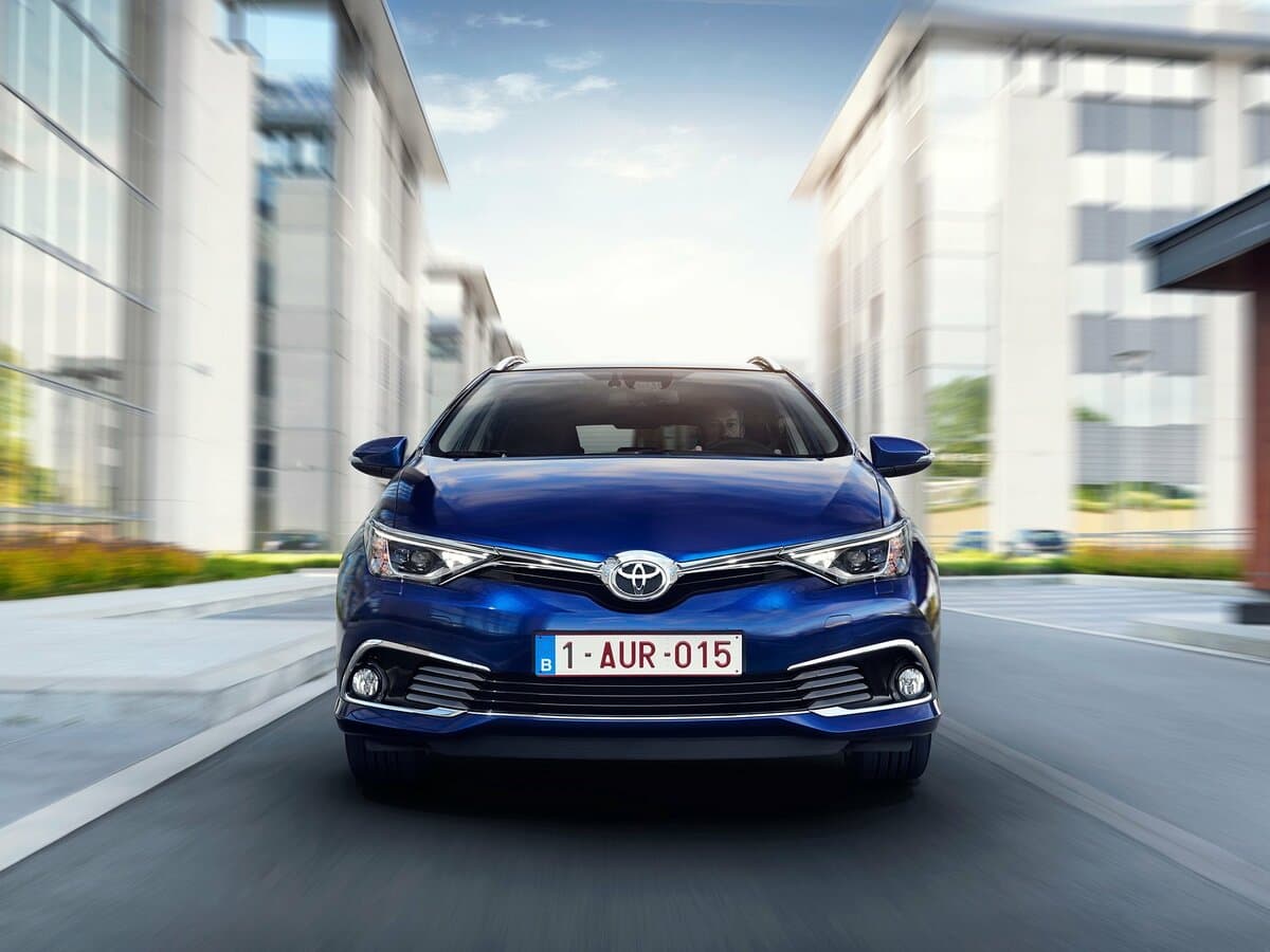 Toyota Auris II Restayling — Öndən