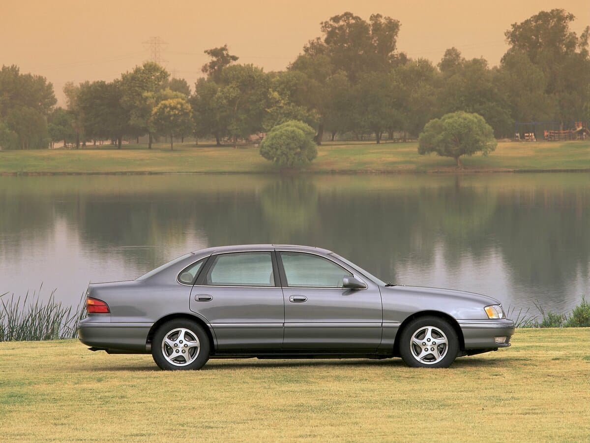 Toyota Avalon I Restayling — Yandan