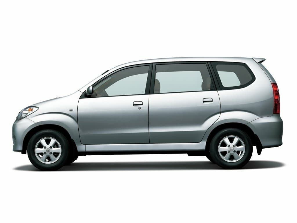 Toyota Avanza I — Yandan