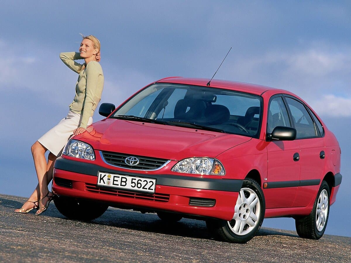Toyota Avensis I Restayling — Öndən