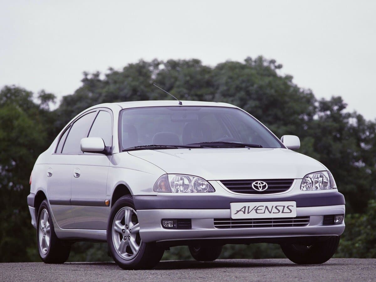 Toyota Avensis I Restayling — Öndən