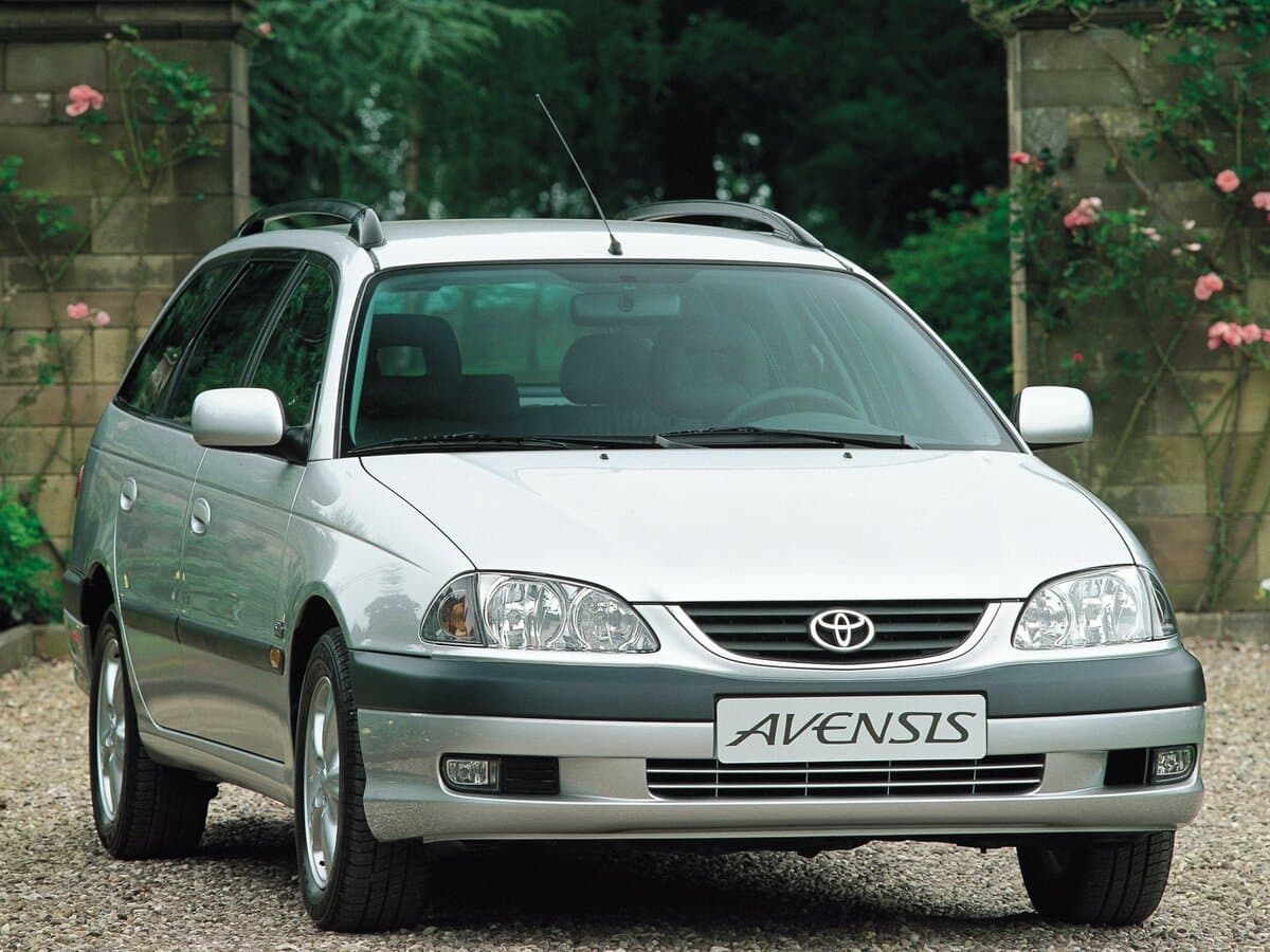 Toyota Avensis I Restayling — Öndən