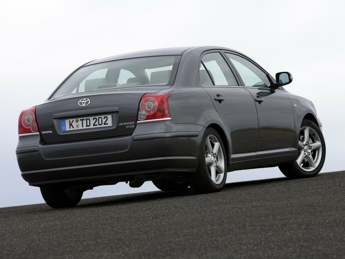 Toyota Avensis II Restayling — 3/4 arxadan