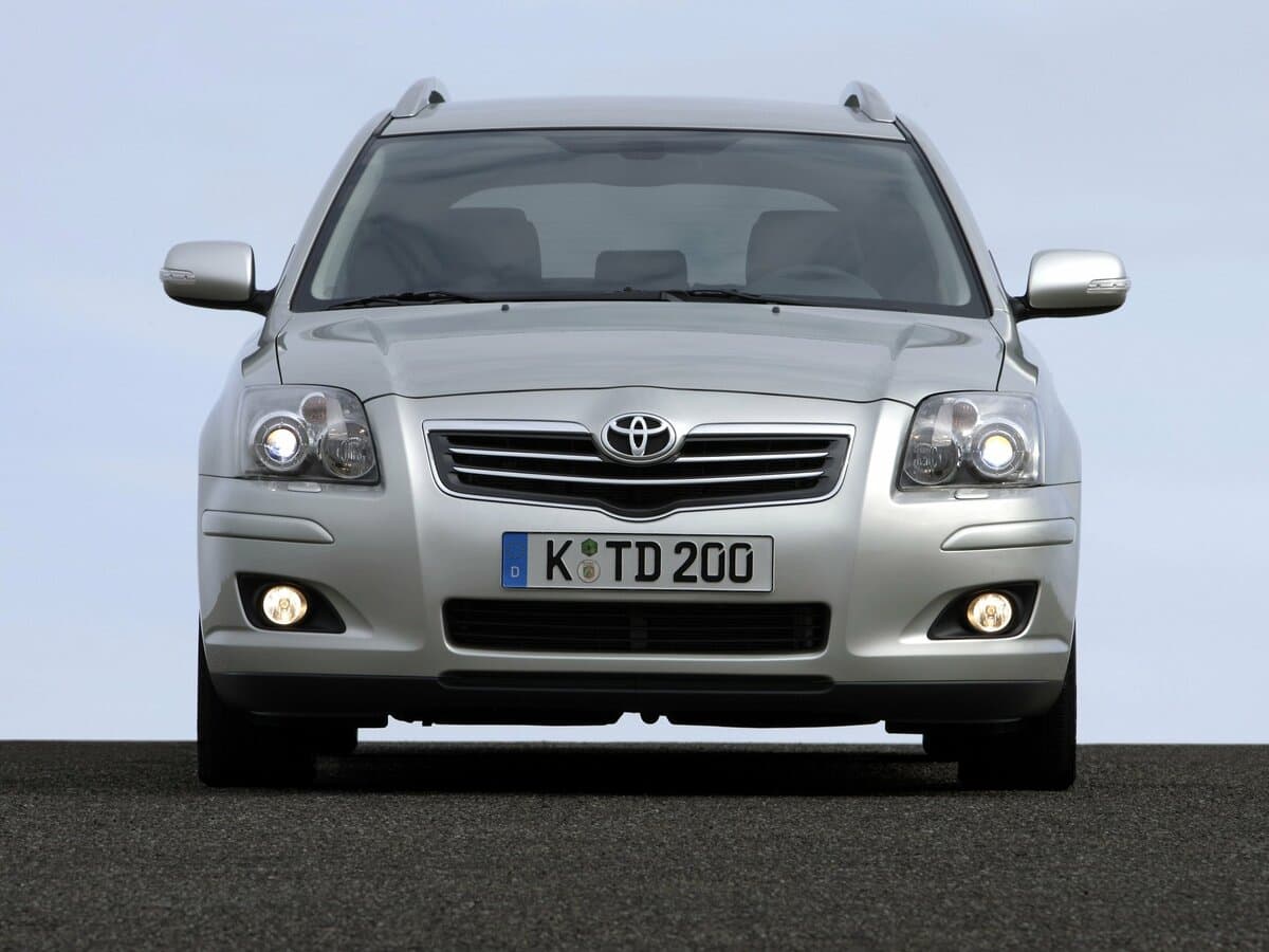 Toyota Avensis II Restayling — Öndən