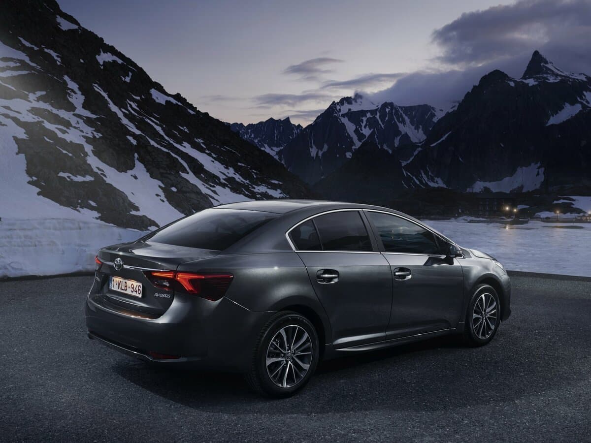 Toyota Avensis III Restayling 2 — 3/4 arxadan