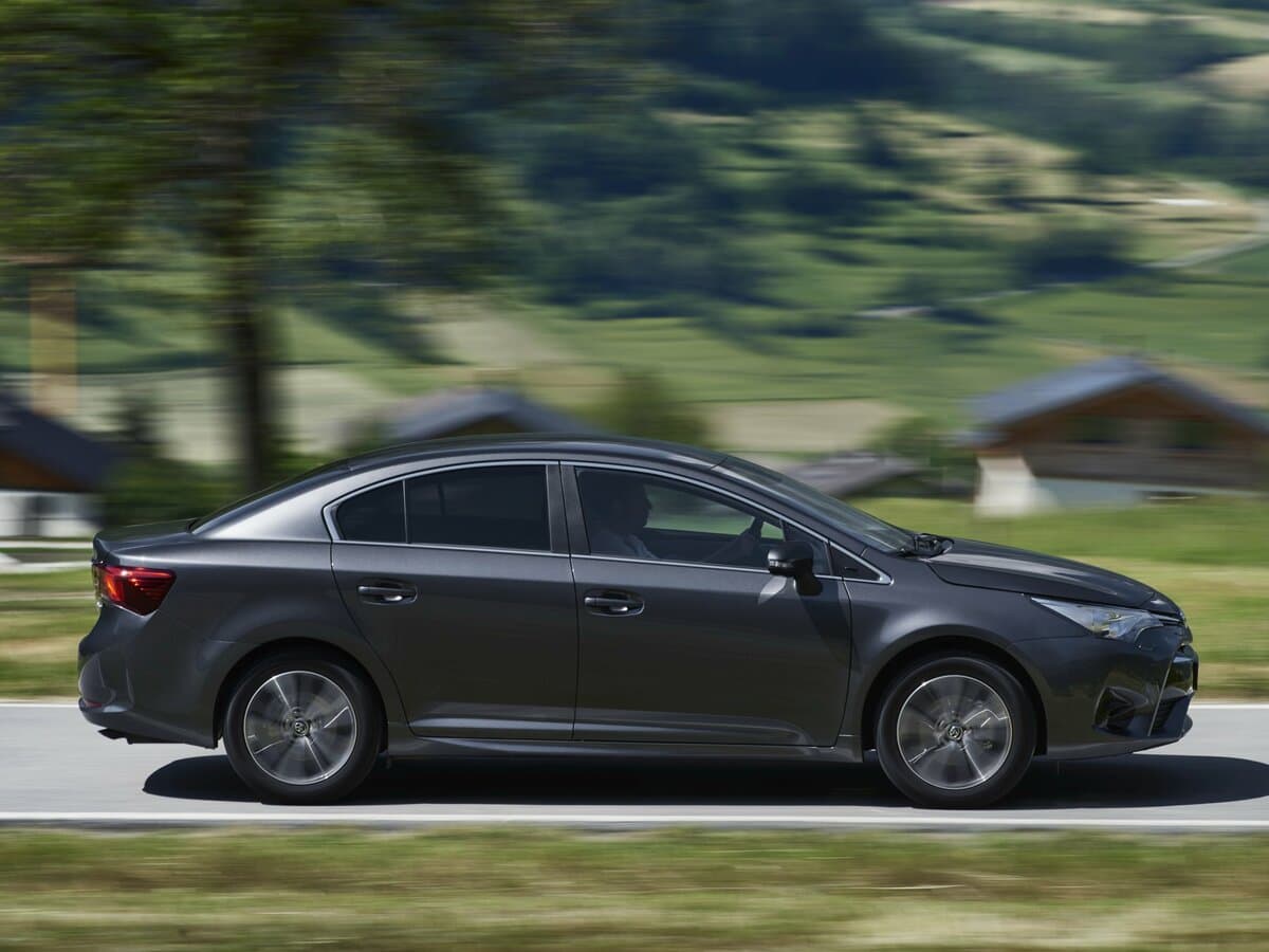 Toyota Avensis III Restayling 2 — Yandan