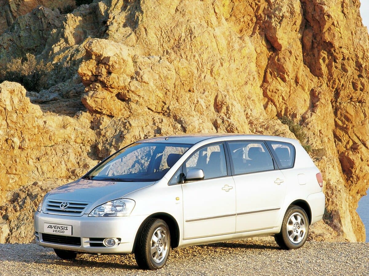 Toyota Avensis Verso I — Əsas şəkil