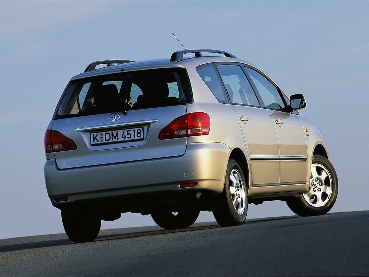 Toyota Avensis Verso I — Arxadan