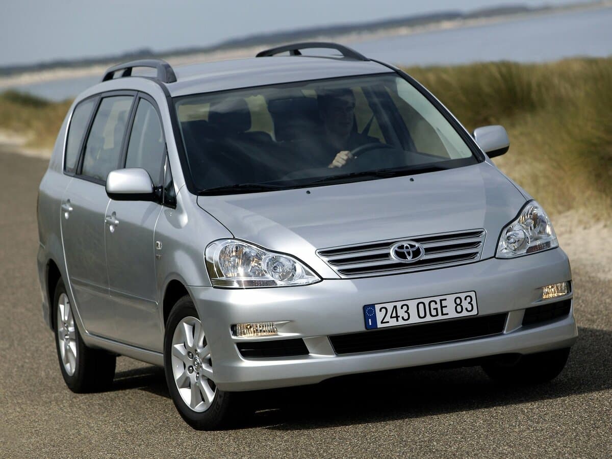 Toyota Avensis Verso I Restayling — Öndən