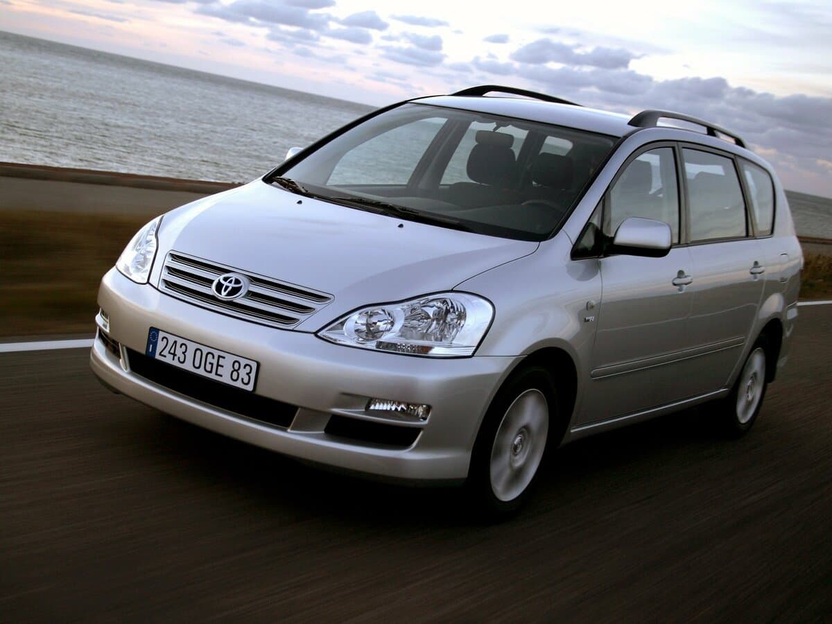 Toyota Avensis Verso I Restayling — Əsas şəkil