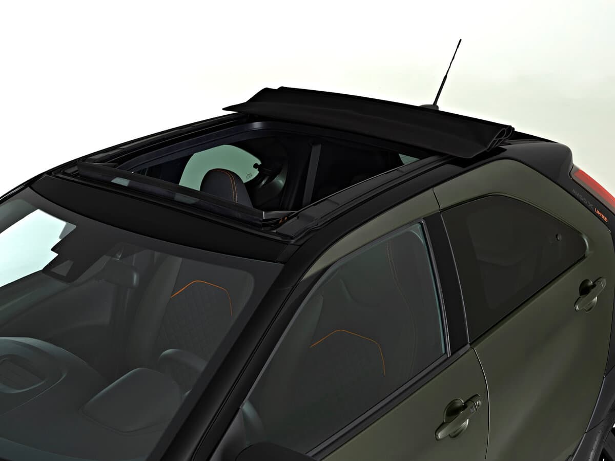 Toyota Aygo X I — Salon, arxadan