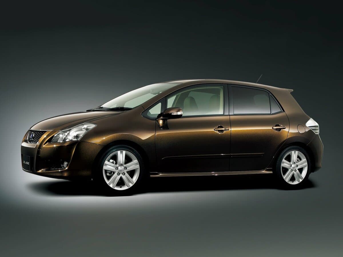 Toyota Blade I (E150) — Yandan