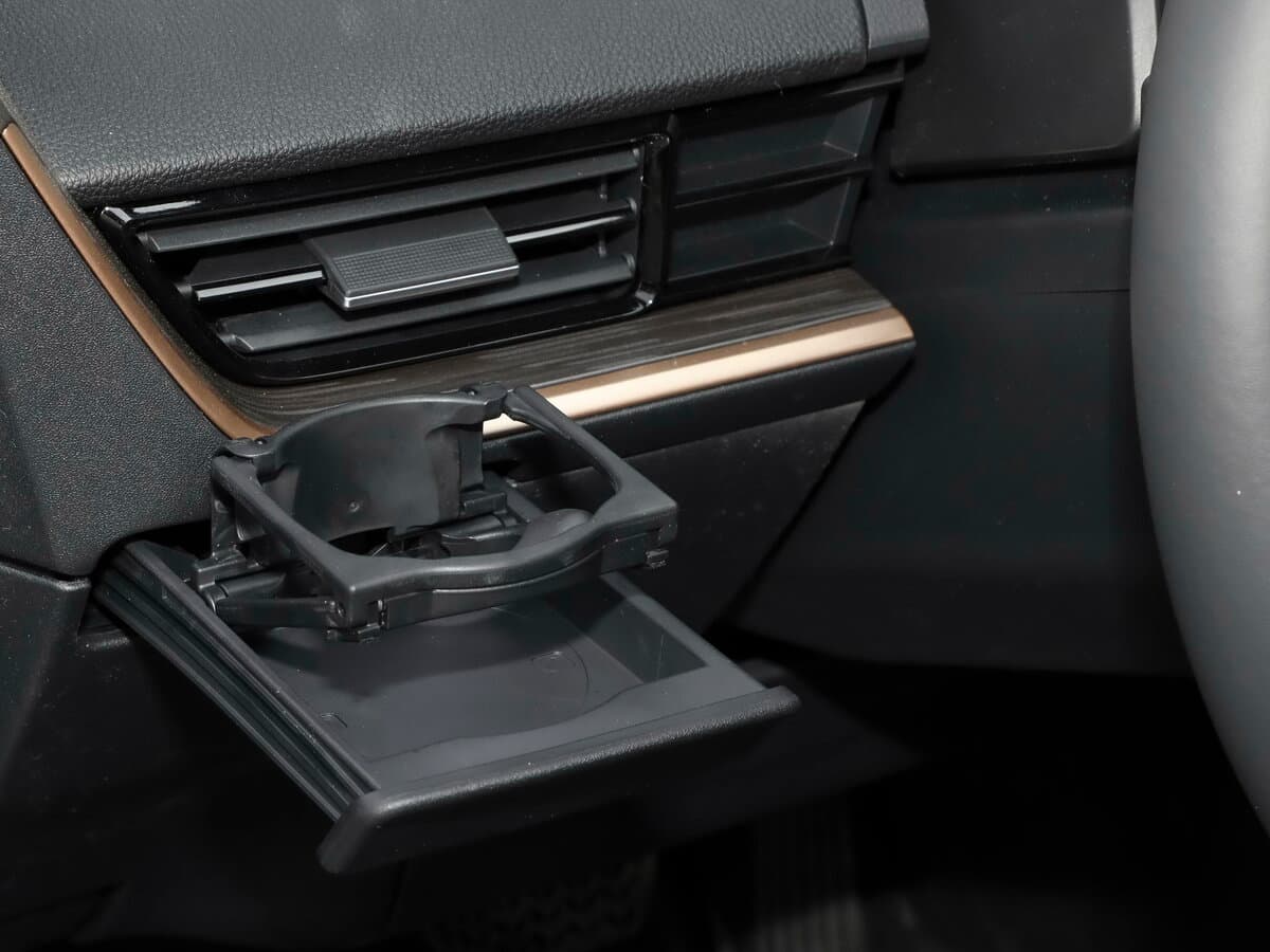 Toyota bZ3 2023 – indiyədək — Salon, öndən