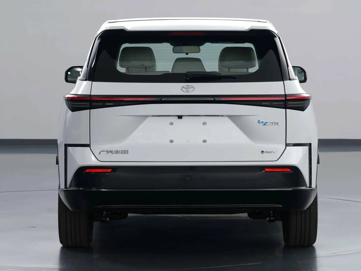 Toyota bZ3X 2025 – indiyədək — Arxadan
