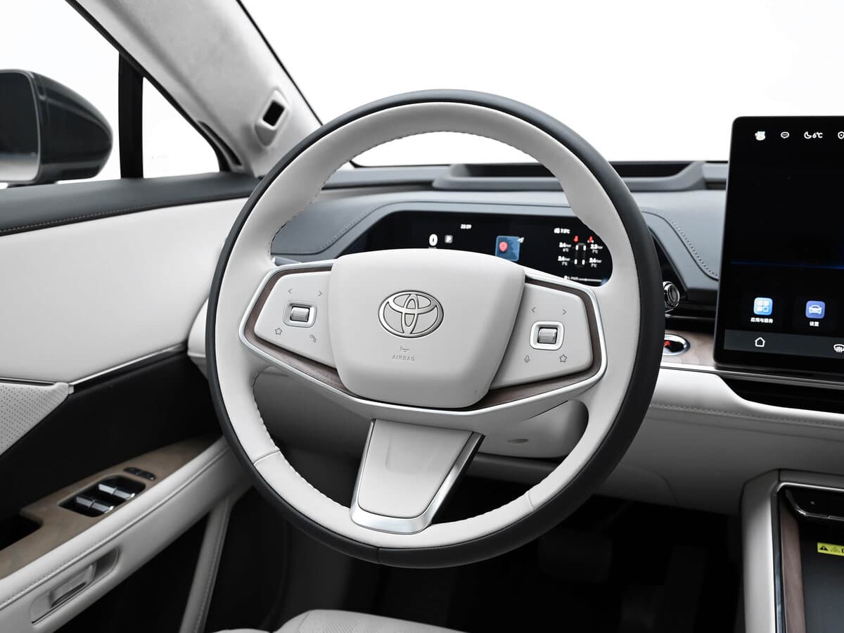 Toyota bZ7 2026 – indiyədək — Sükan
