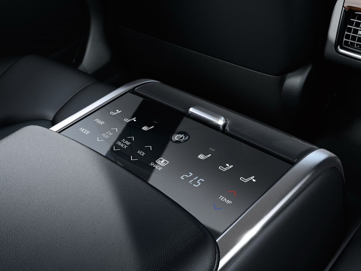 Toyota Camry VIII (XV70) — Salon, arxadan