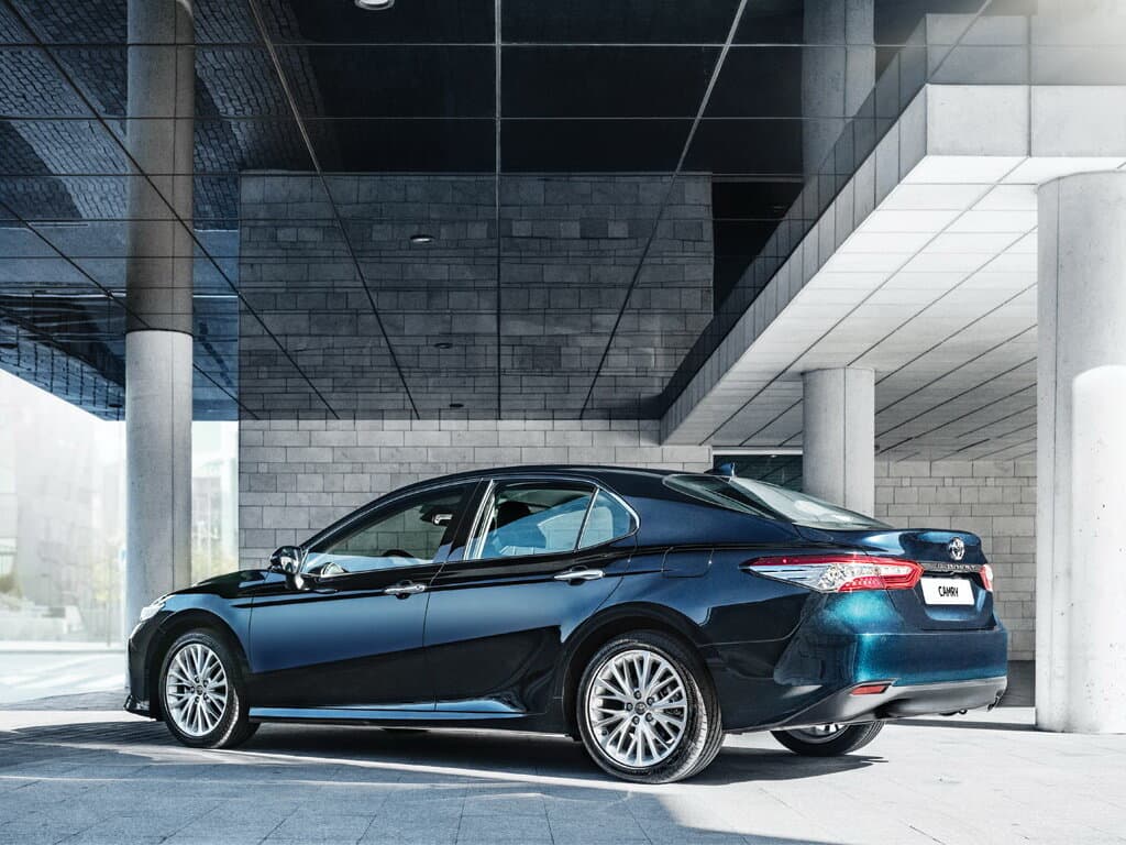 Toyota Camry VIII (XV70) — 3/4 arxadan