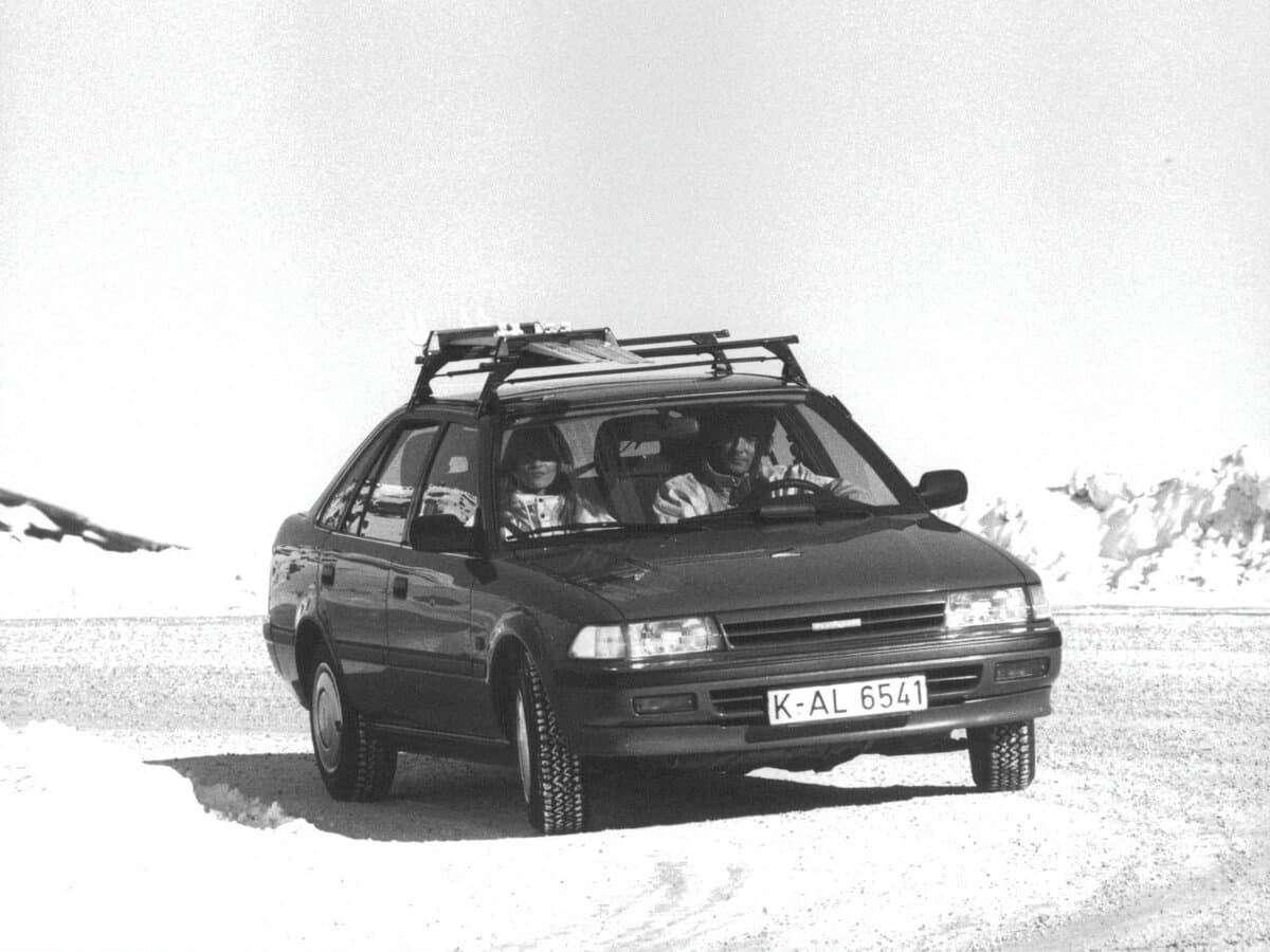 Toyota Carina V (T170) — Öndən