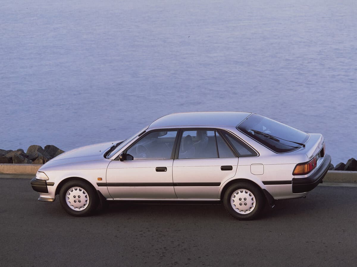 Toyota Carina V (T170) — Yandan