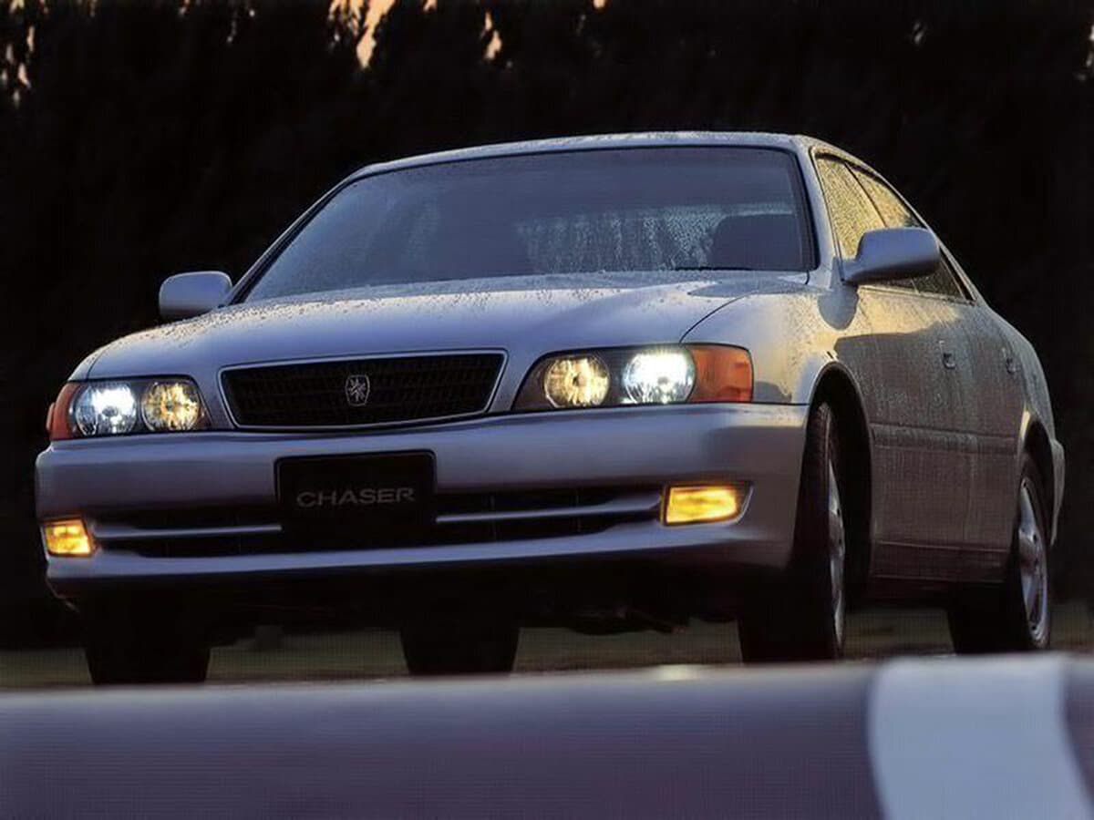 Toyota Chaser VI (X100) — öndən görünüş