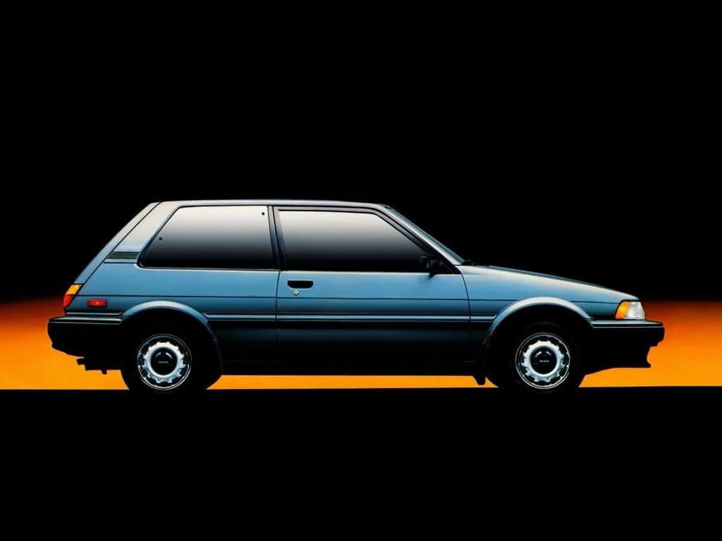 Toyota Corolla V (E80) — yandan görünüş