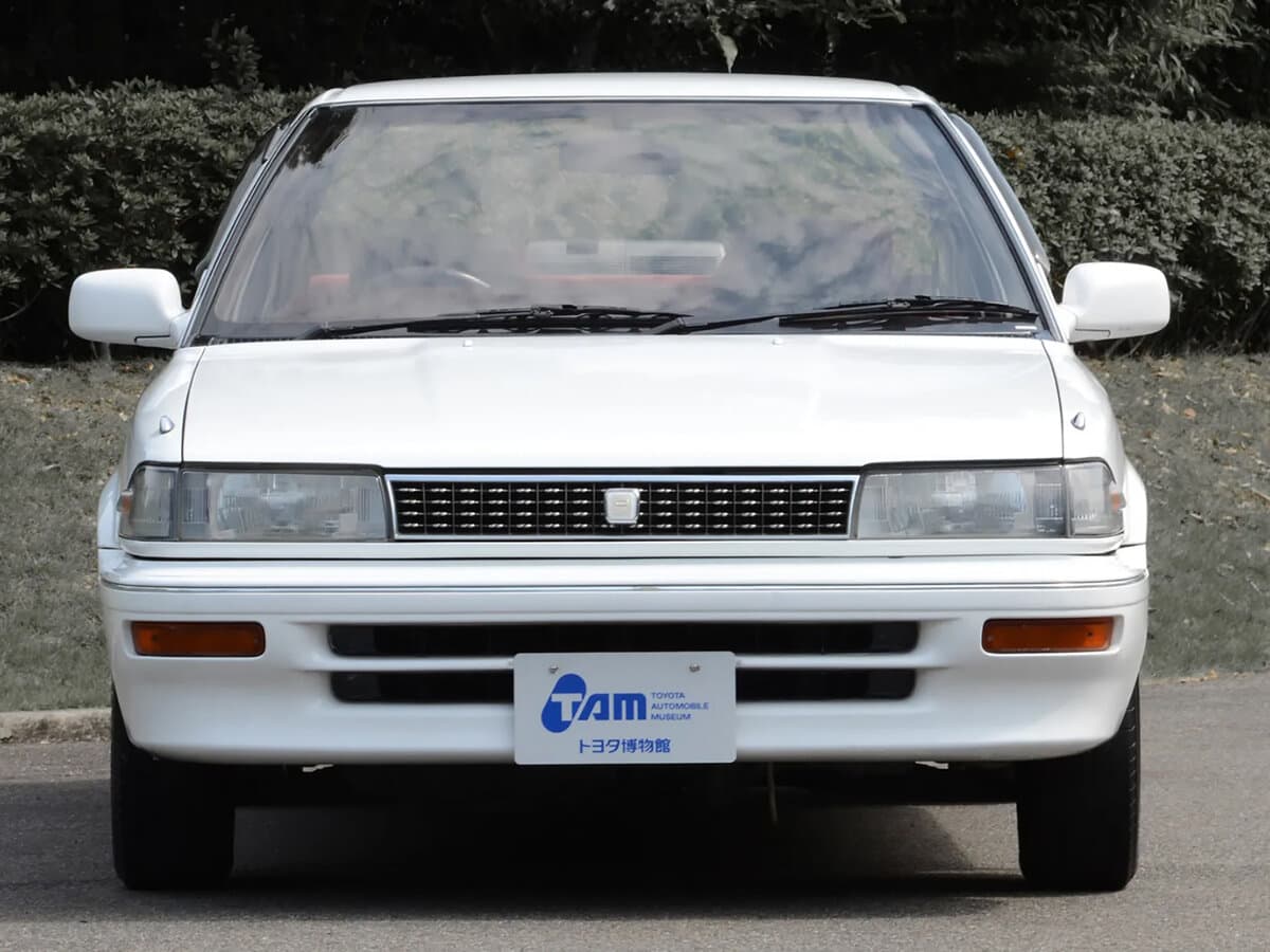 Toyota Corolla VI (E90) — Öndən