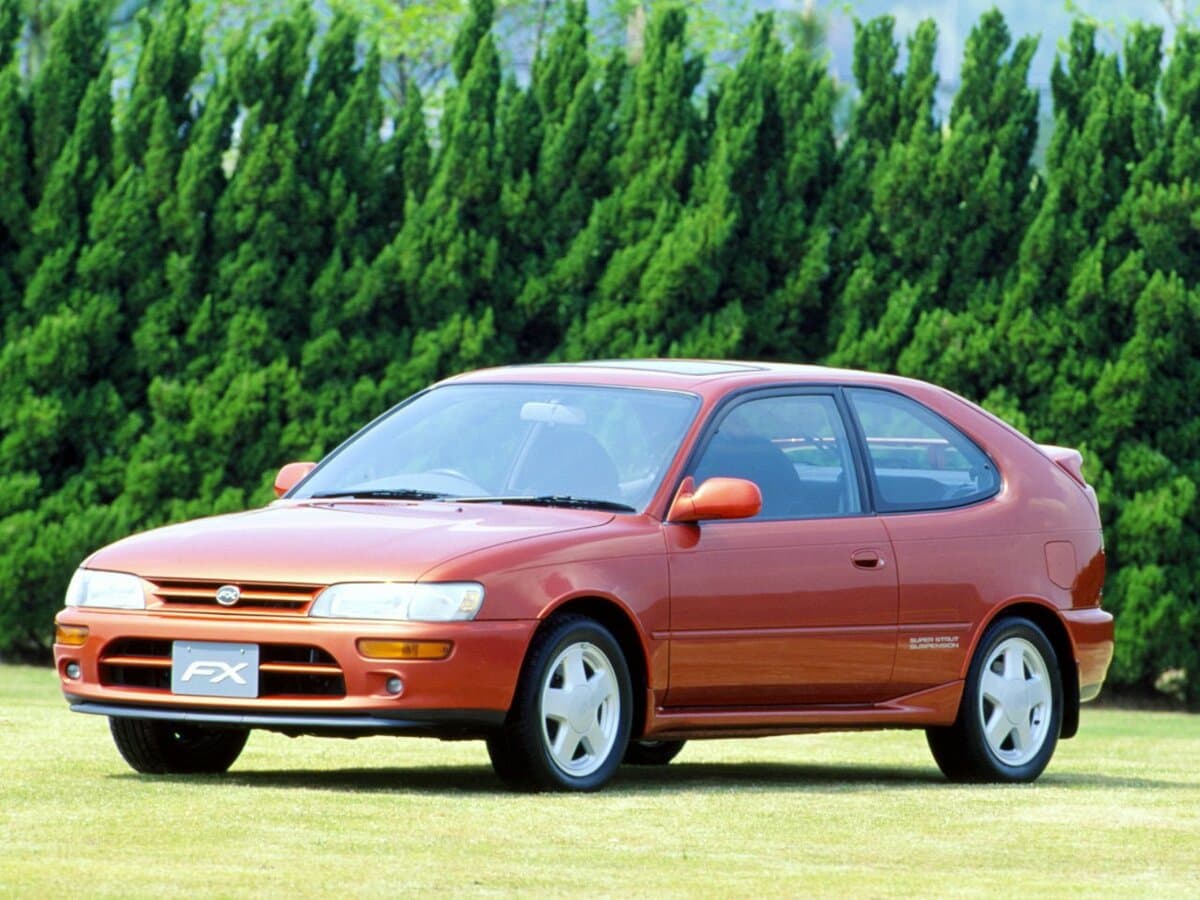 Toyota Corolla VII (E100) — Əsas şəkil