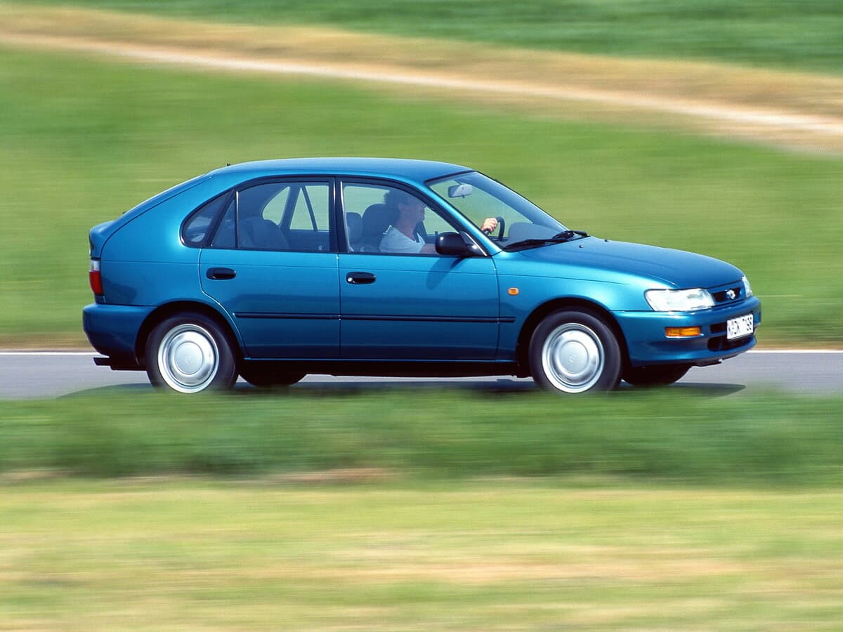 Toyota Corolla VII (E100) — Yandan
