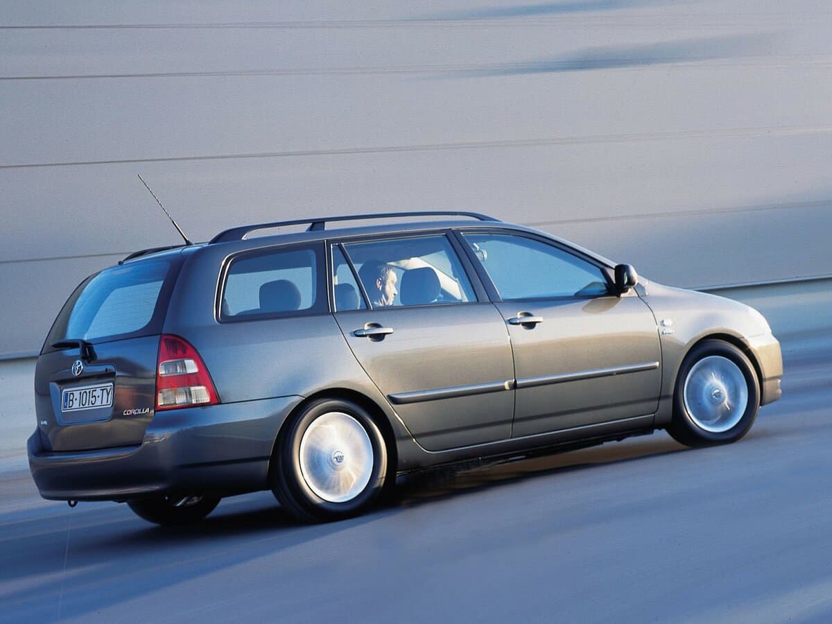 Toyota Corolla IX (E120, E130) — Yandan