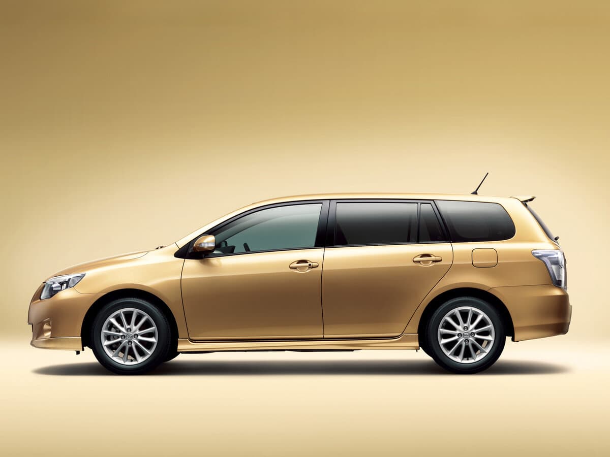 Toyota Corolla X (E140, E150) Restayling — Yandan