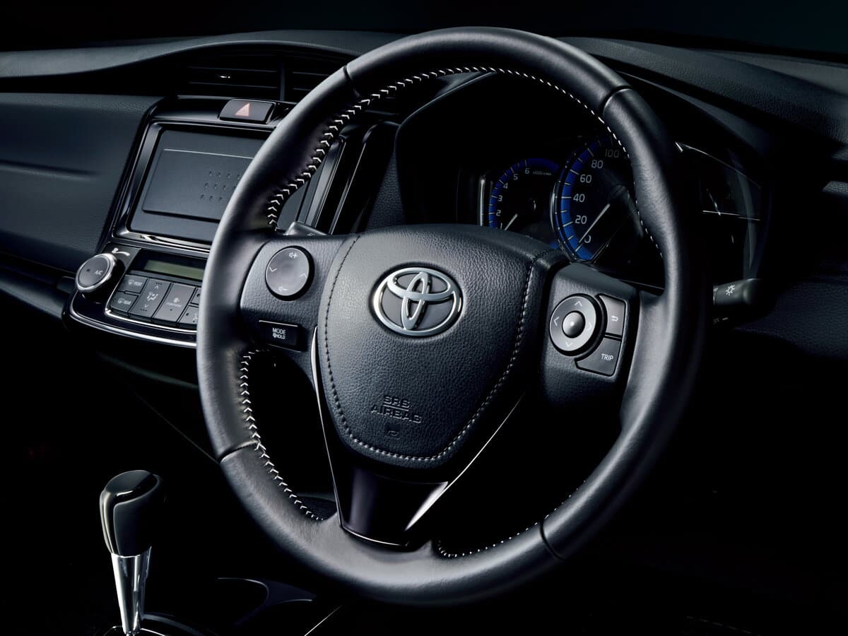 Toyota Corolla XI (E160, E170, E180) — Sükan